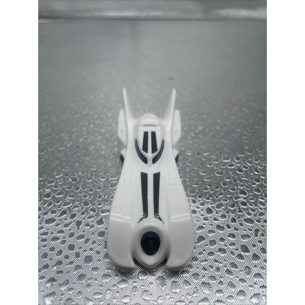 The Batman White Batmobile Collectible 1/64 Scale Diecast‎ Diorama Model 2004